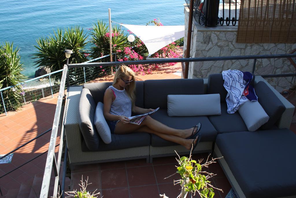 Camere & Case Vacanze Lo Scoglio Castel di Tusa Exterior photo