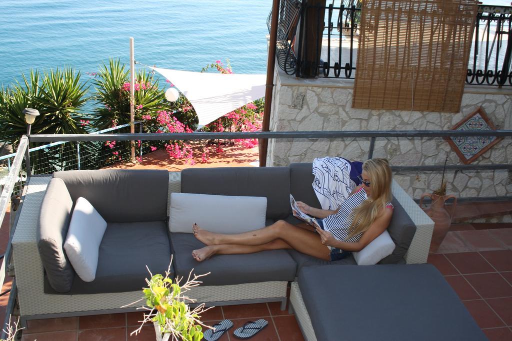 Camere & Case Vacanze Lo Scoglio Castel di Tusa Exterior photo